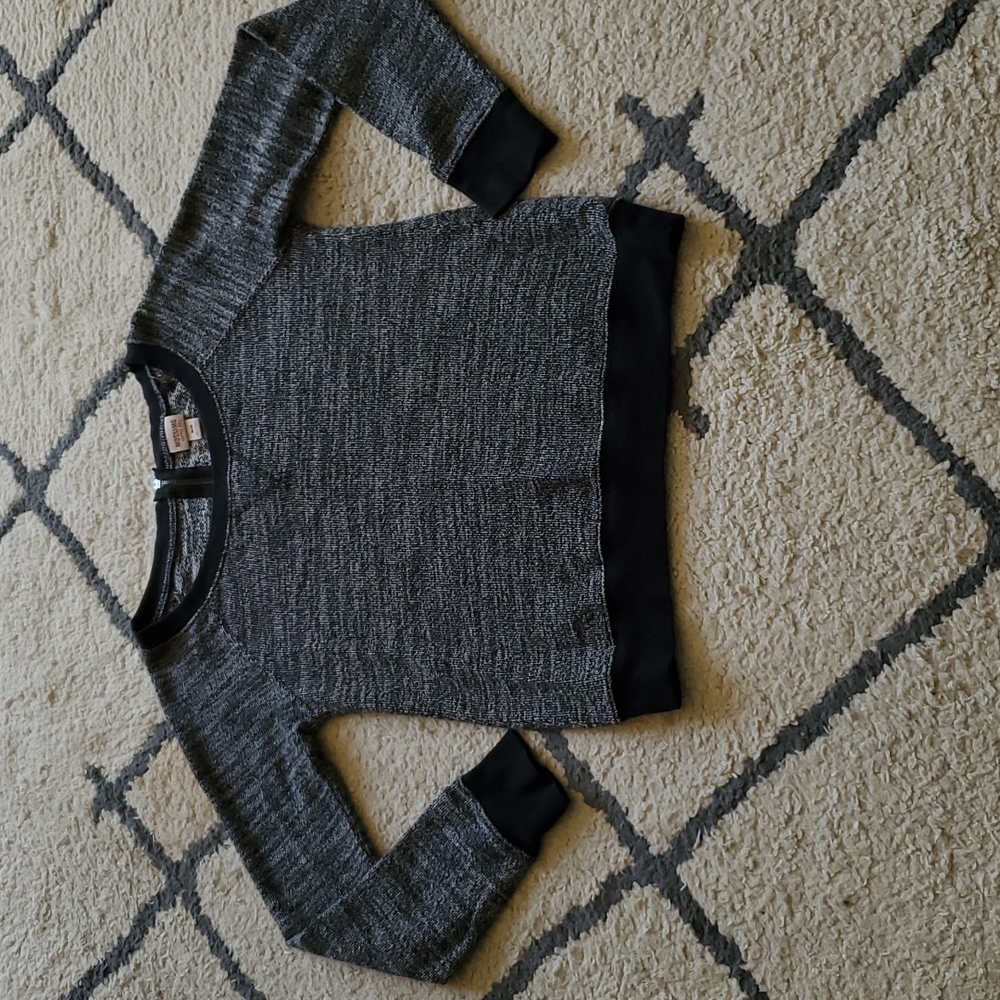 Mossimo Supply Company Black & White Lightweight Pullover